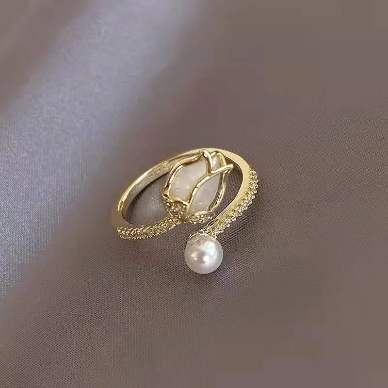 Reguleeritav valge tulp sõrmus kuldse jaheliga