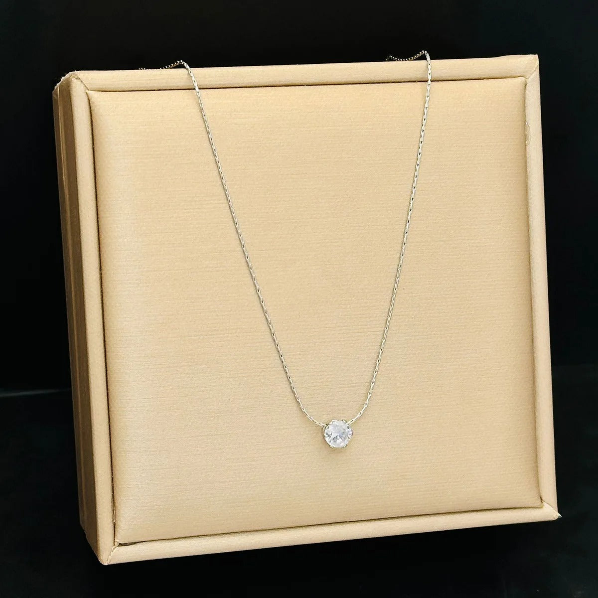 Moissanite kivilõõts Cléa kaelakee